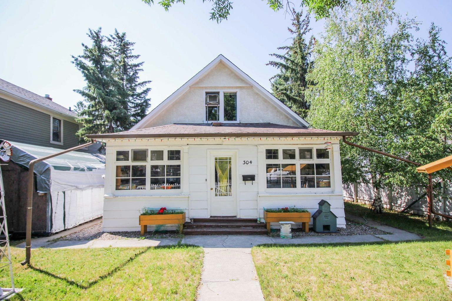 304 7a Avenue S, Lethbridge, AB, T1J 1N4