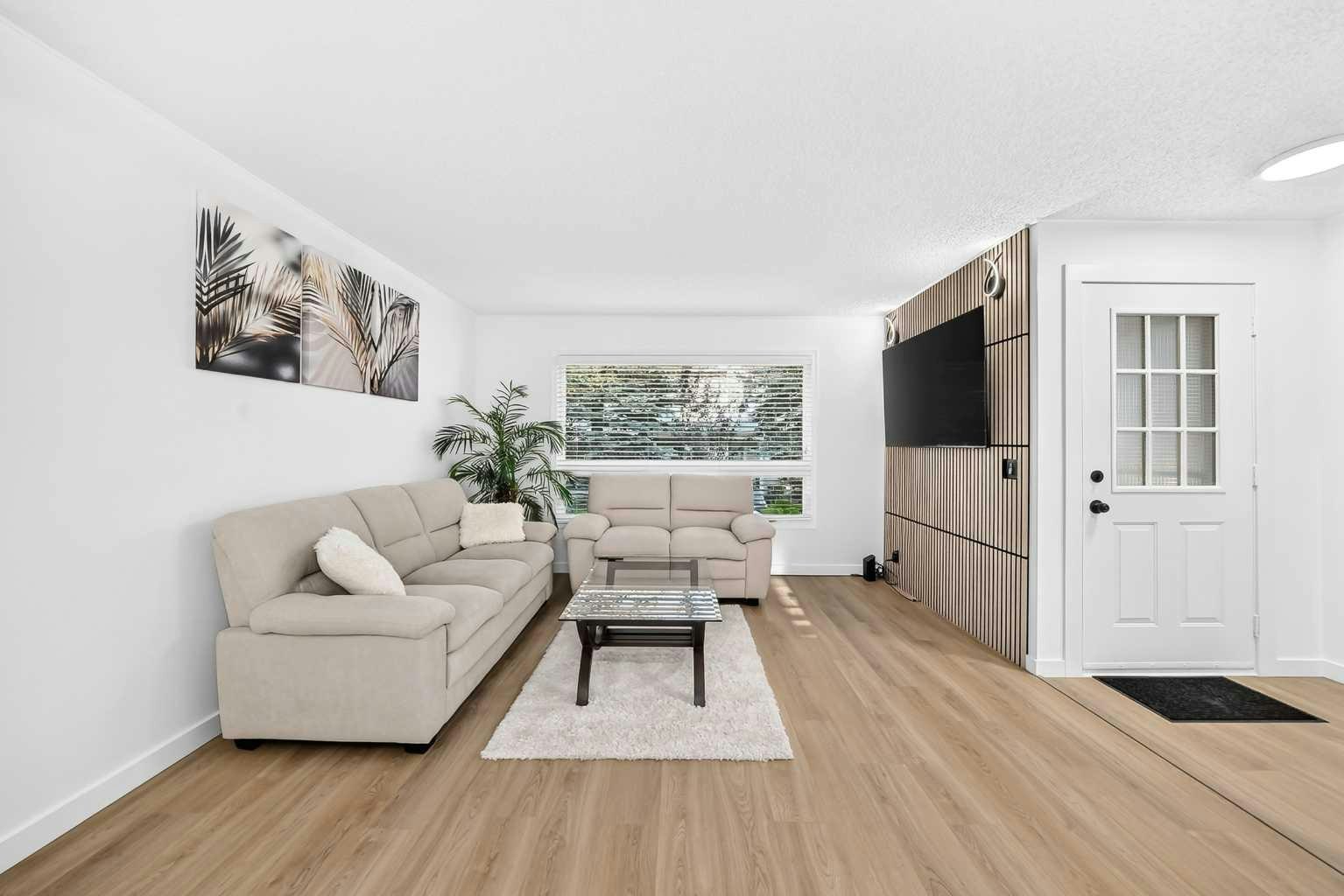 135 Woodsman Lane SW, Calgary, AB, T2W 4Z5