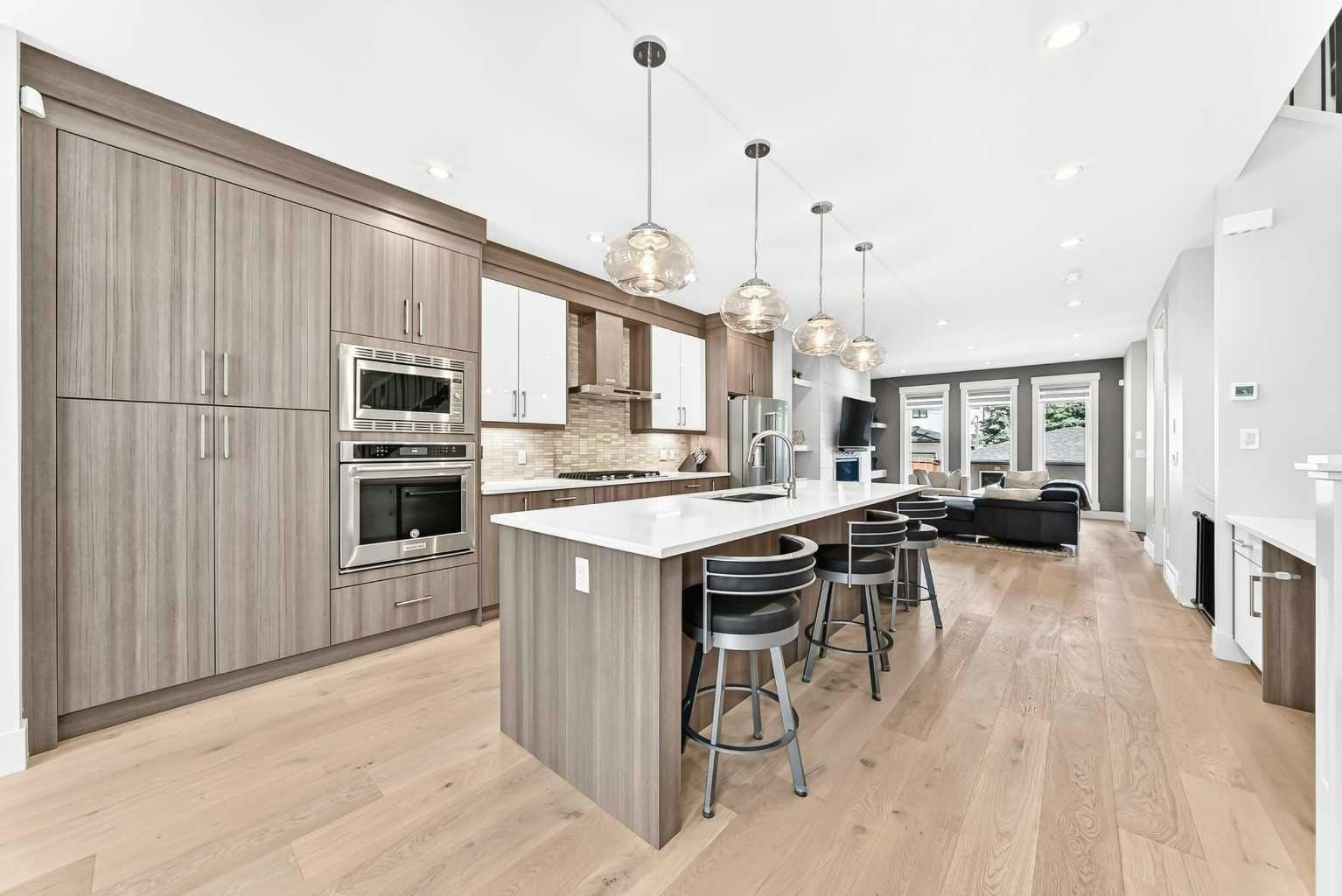 218 26 Avenue NW, Calgary, AB, T2M 2C9