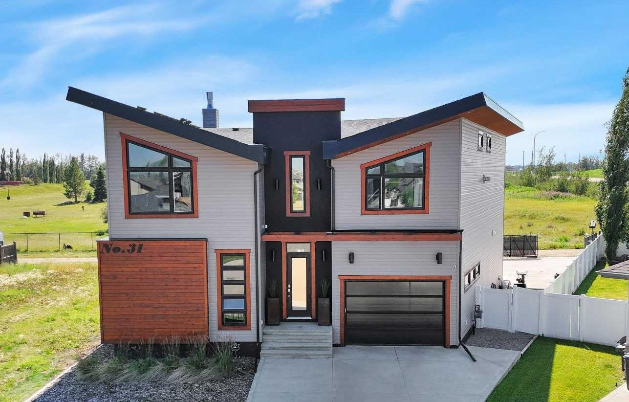 31 Leaside Crescent, Sylvan Lake, AB, T4S 0A3