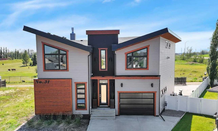 31 Leaside Crescent