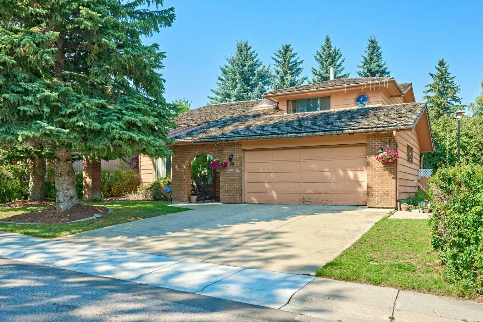 48 Oakmount Way SW, Calgary, AB, T2V 4Y1