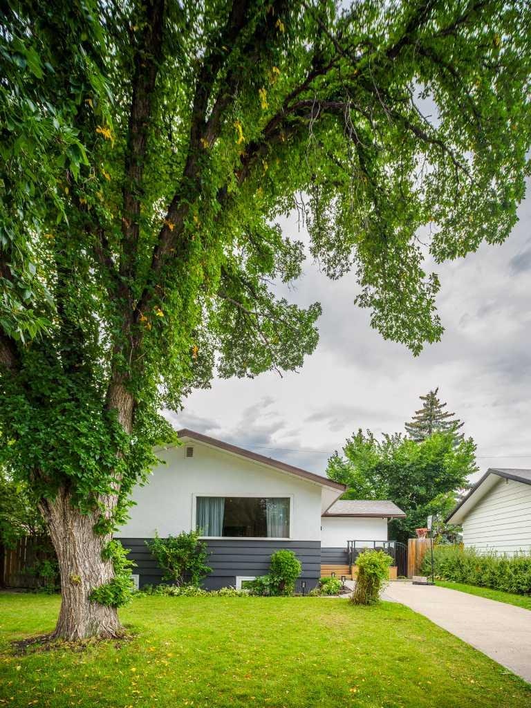 15 Hamlet Road SW, Calgary, AB, T2V 3C9