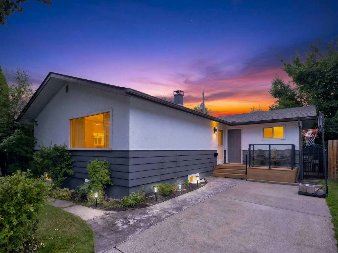 15 Hamlet Road SW, Calgary, AB, T2V 3C9