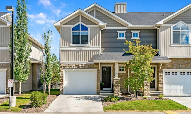 652 Skyview Ranch Grove NE