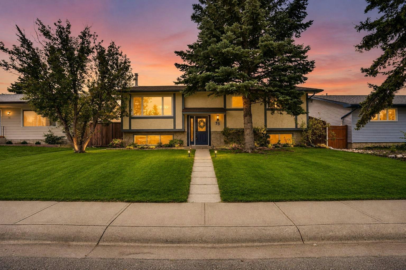 35 Queen Isabella Close SE, Calgary, AB, T2J 3R2