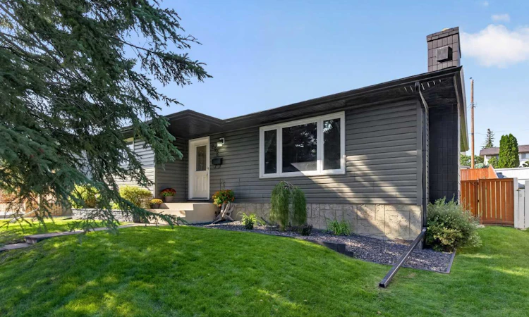 292 Silver Brook Way NW