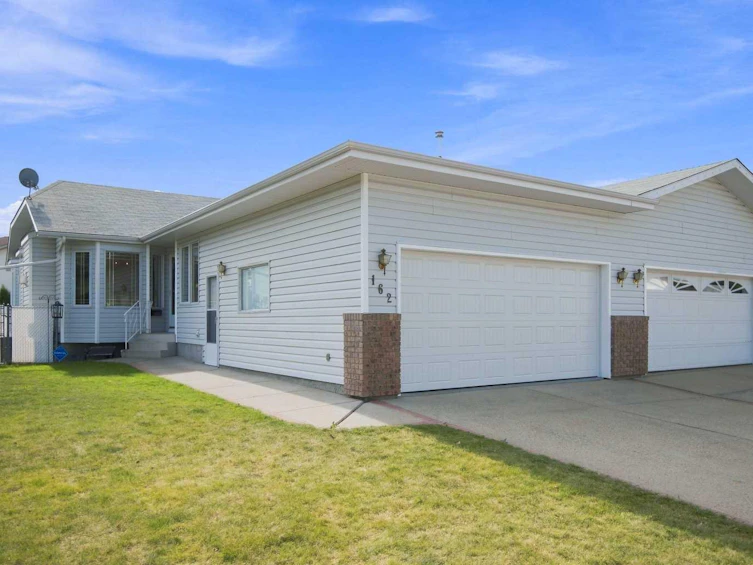 162 Doran Crescent, Red Deer, AB, T4R 2M6