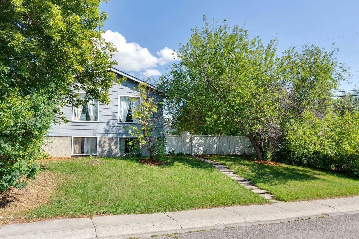 3556 33 Street SE, Calgary, AB, T2B 2C2
