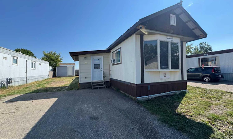 15-2715 Westside Drive W