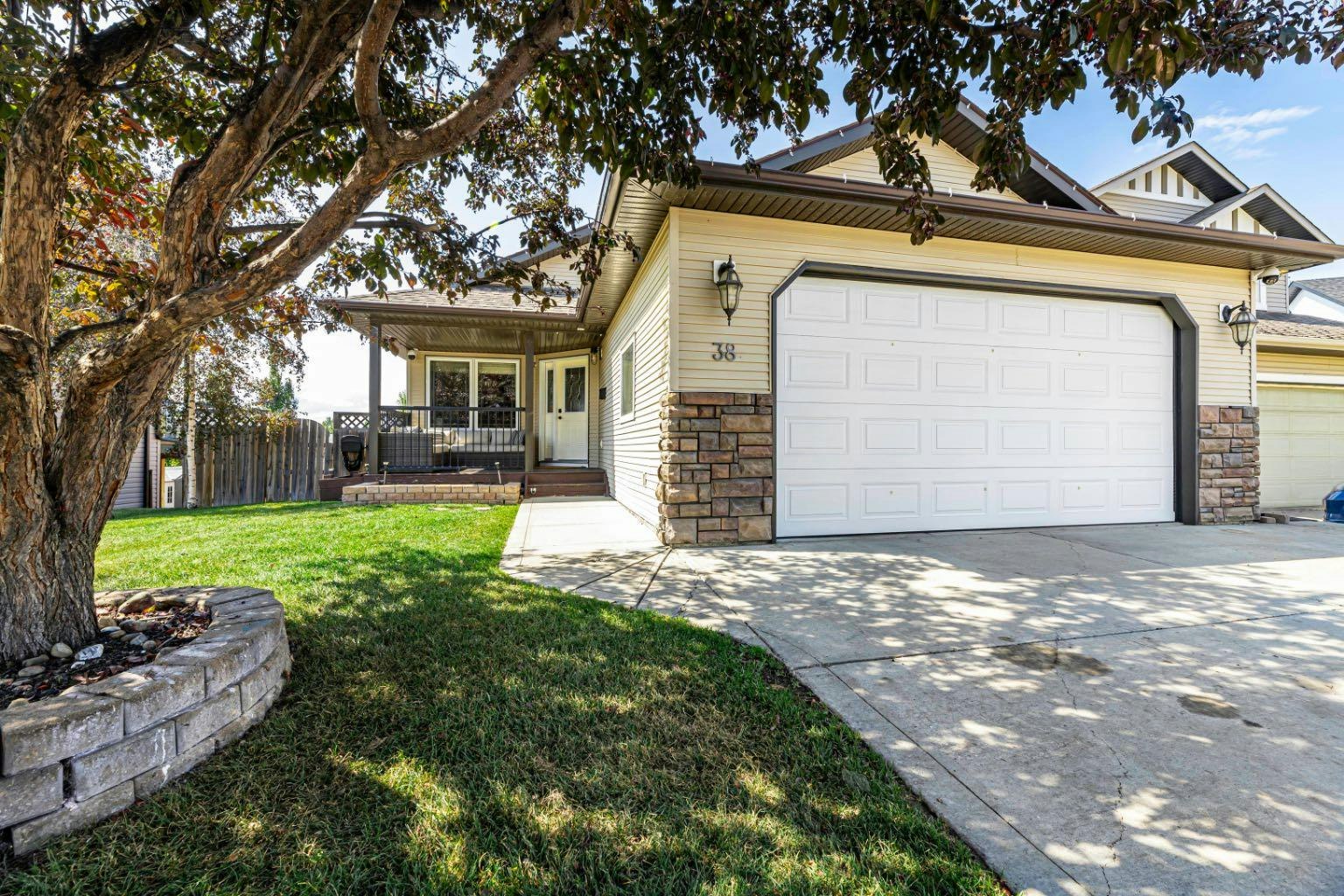 38 Ivany Close, Red Deer, AB, T4R 0A1