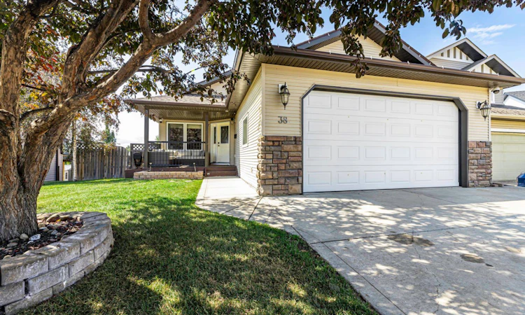 38 Ivany Close