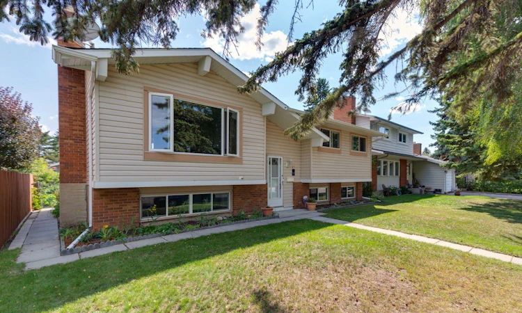 532 Queensland Circle SE
