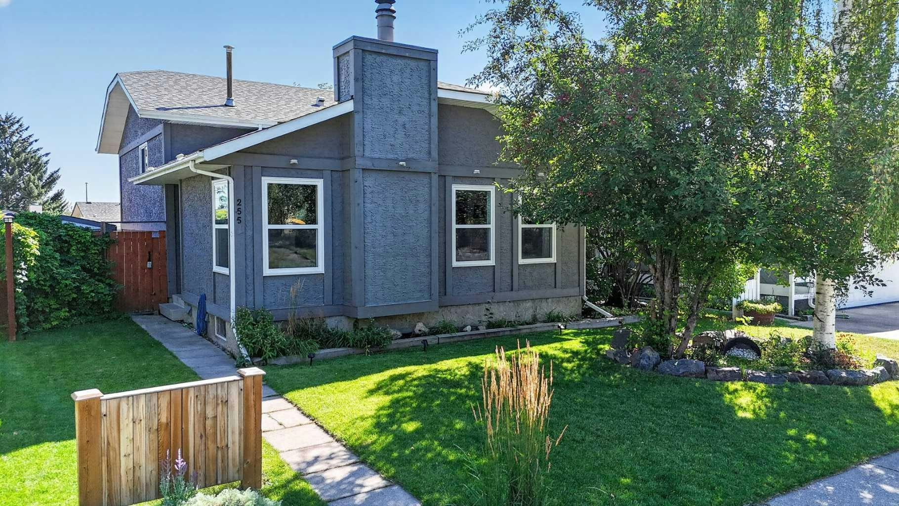 255 Shawcliffe Circle SW, Calgary, AB, T2Y 1E8