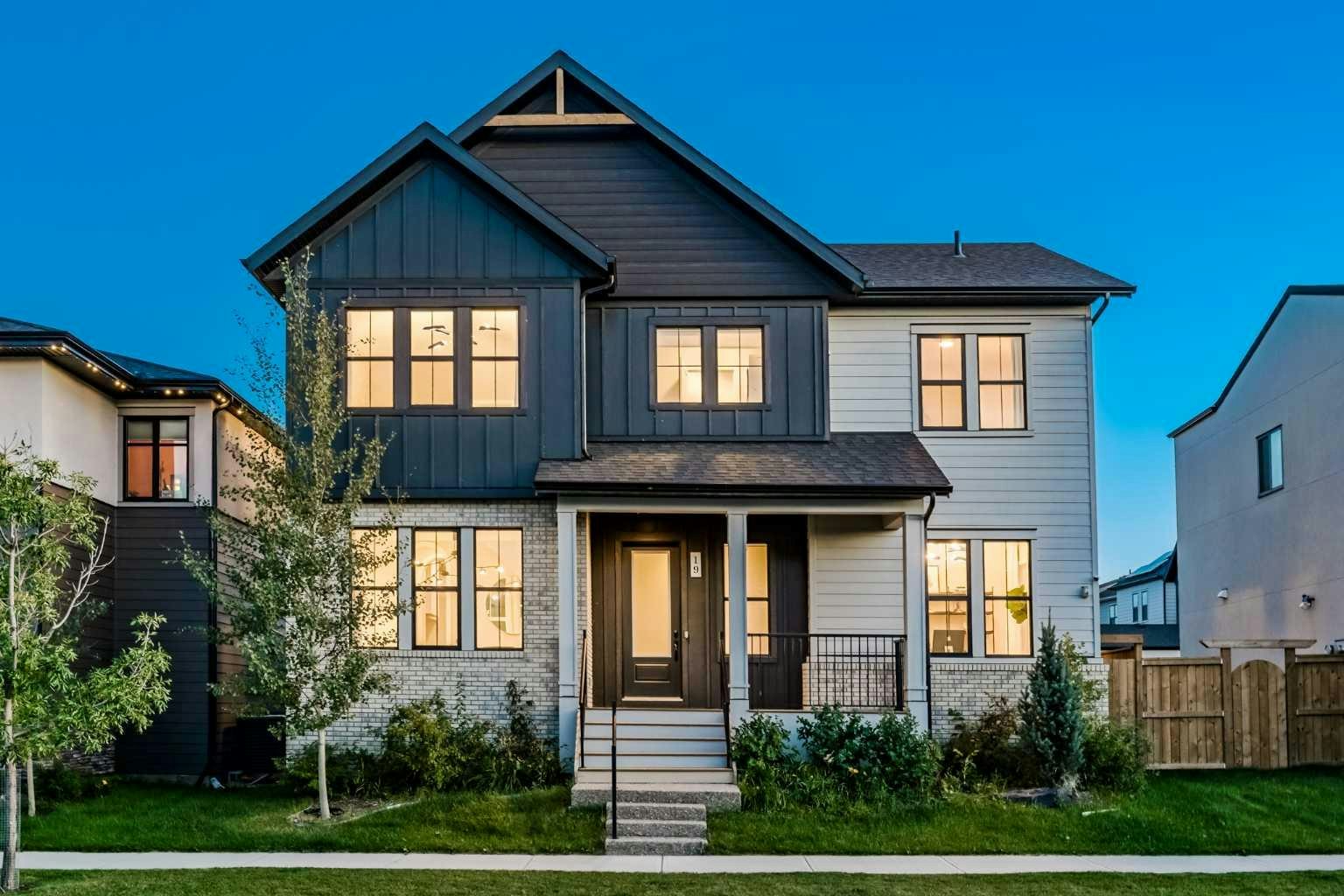 19 Bluerock Avenue SW, Calgary, AB, T2Y 0R6
