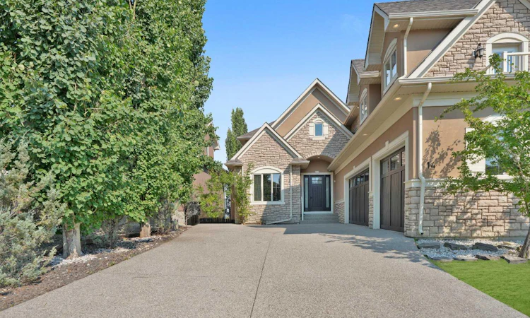 14 Coulee View SW