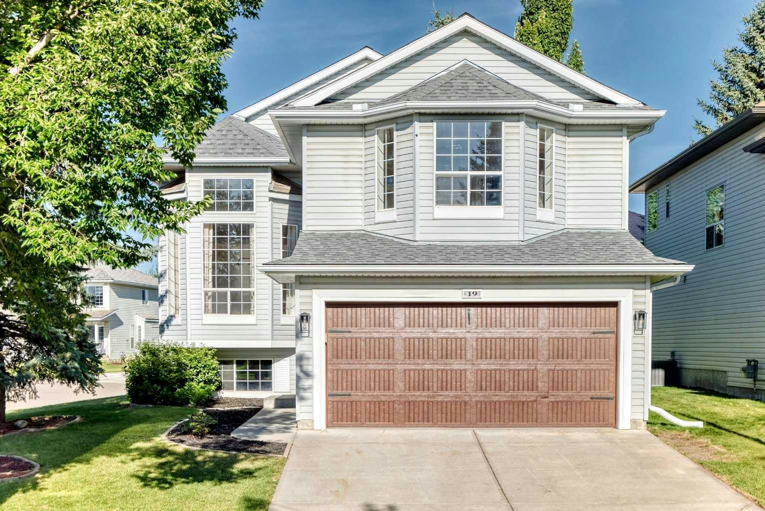 19 Valley Brook Circle NW, Calgary, AB, T3B 5S4