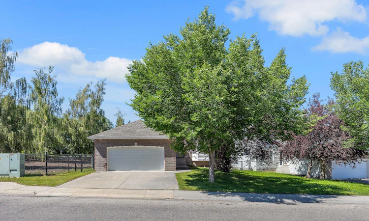 694 Panorama Hills Drive NW