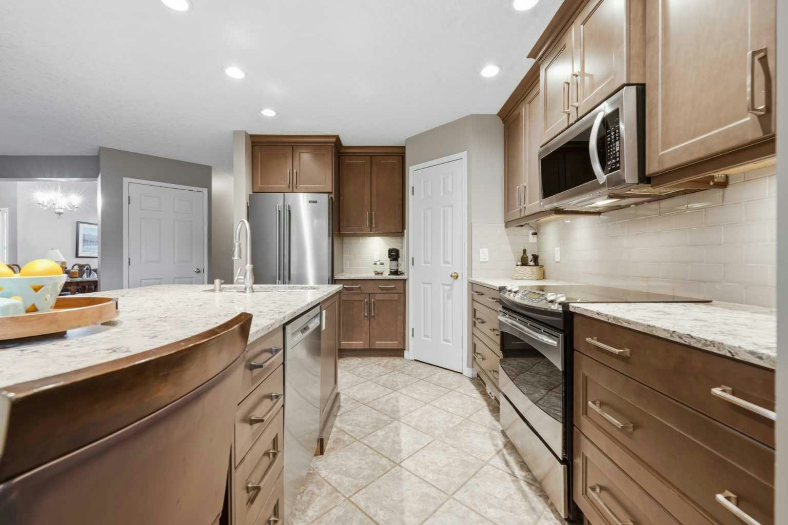 76 Valley Meadow Close NW, Calgary, AB, T3B 5M1 - 10