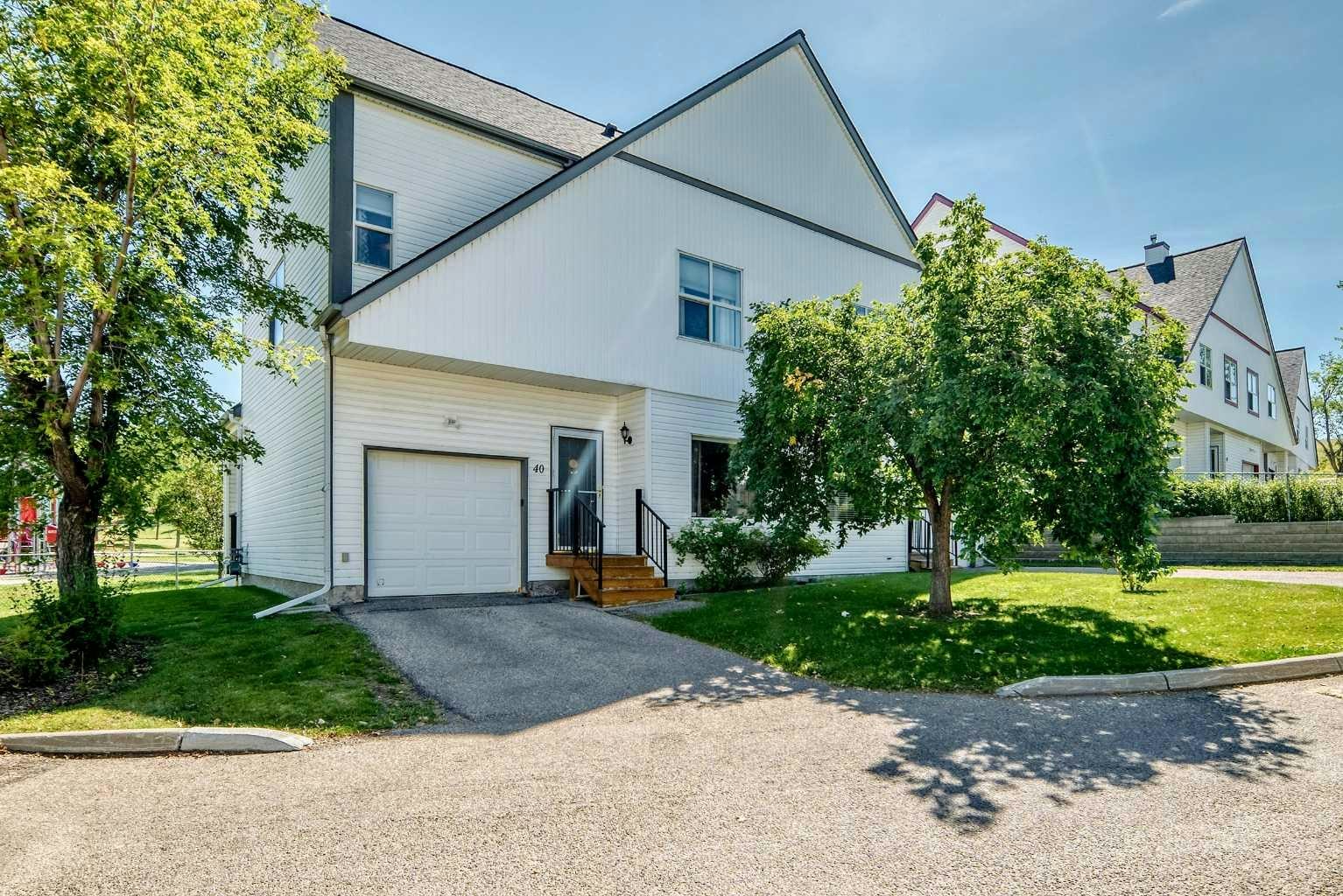 40-200 Hidden Hills Terrace NW, Calgary, AB, T3A 6E8