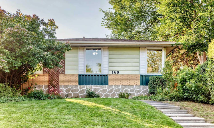 160 Dover Ridge Bay SE