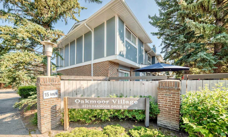 15-2210 Oakmoor Drive SW