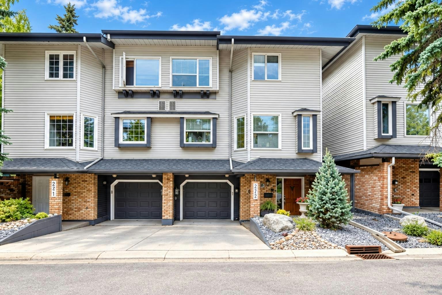242-4037 42 Street NW, Calgary, AB, T3A 2M9