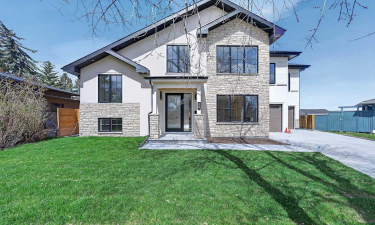 88 Woodlark Drive SW