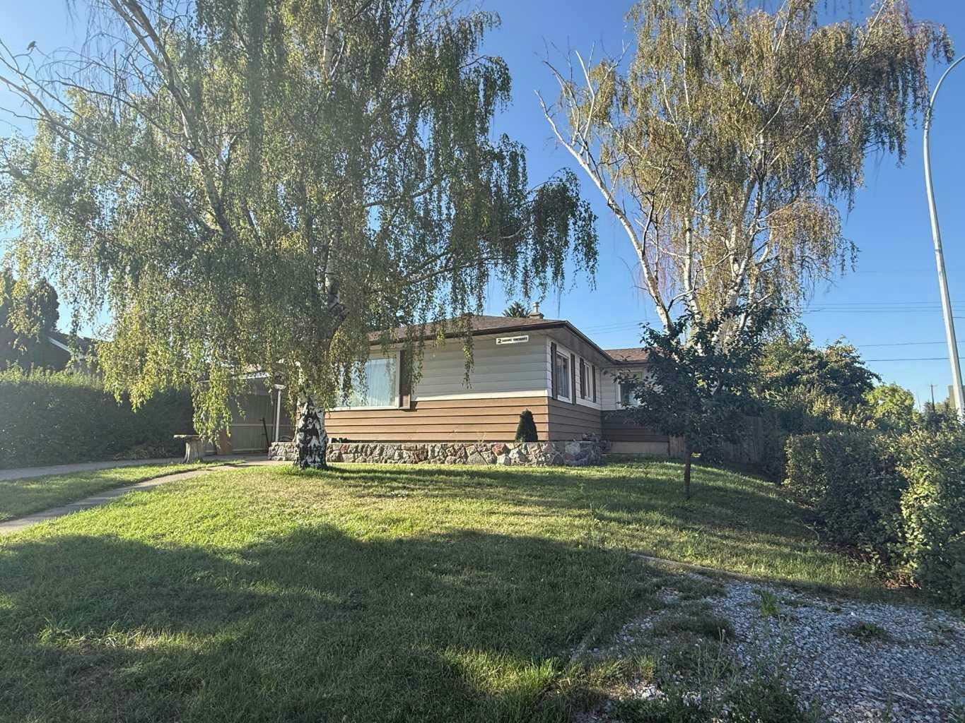 2 Simons Crescent NW, Calgary, AB, T2K 3N2