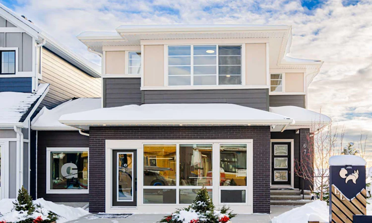 192 Buffaloberry Manor SE
