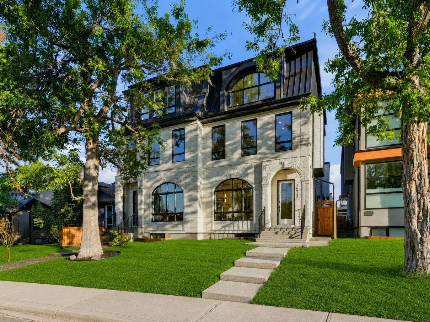 2233 2 Avenue NW, Calgary, AB, T2N 0H1