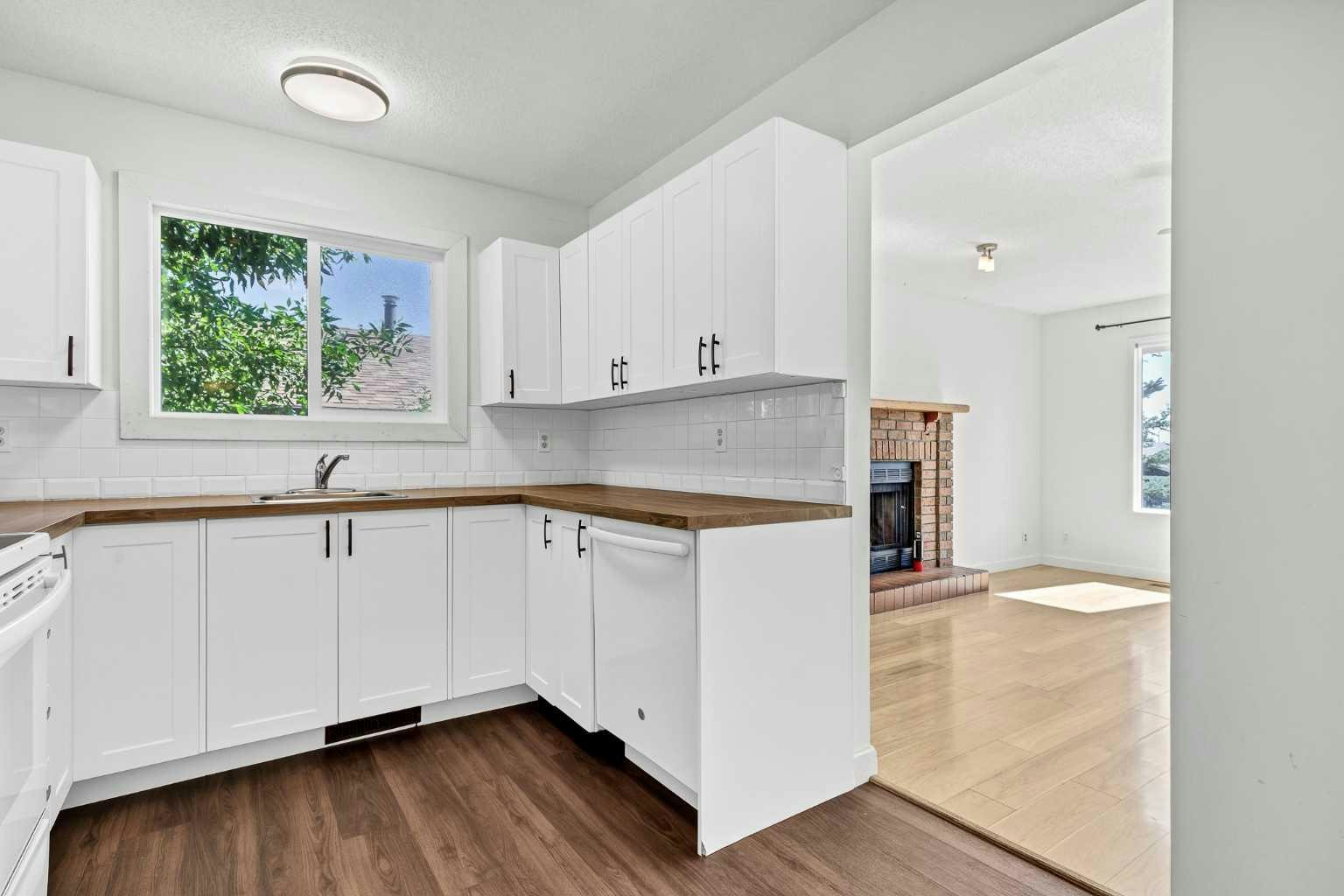 1230 Berkley Drive NW, Calgary, AB, T3K 1S9 - 6