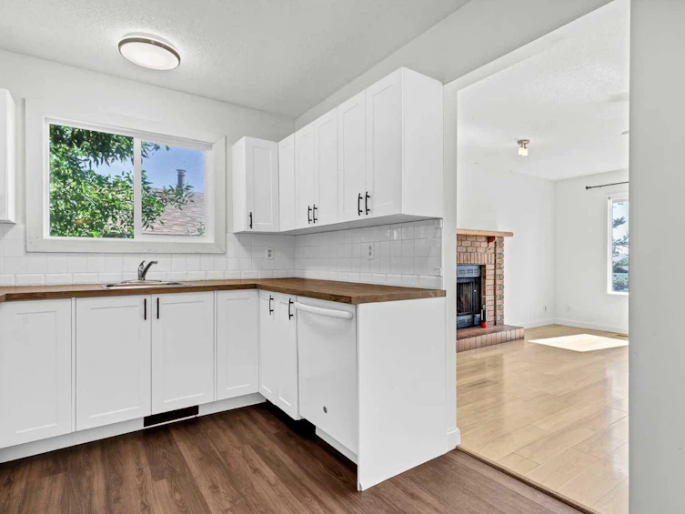 1230 Berkley Drive NW, Calgary, AB, T3K 1S9 - 6