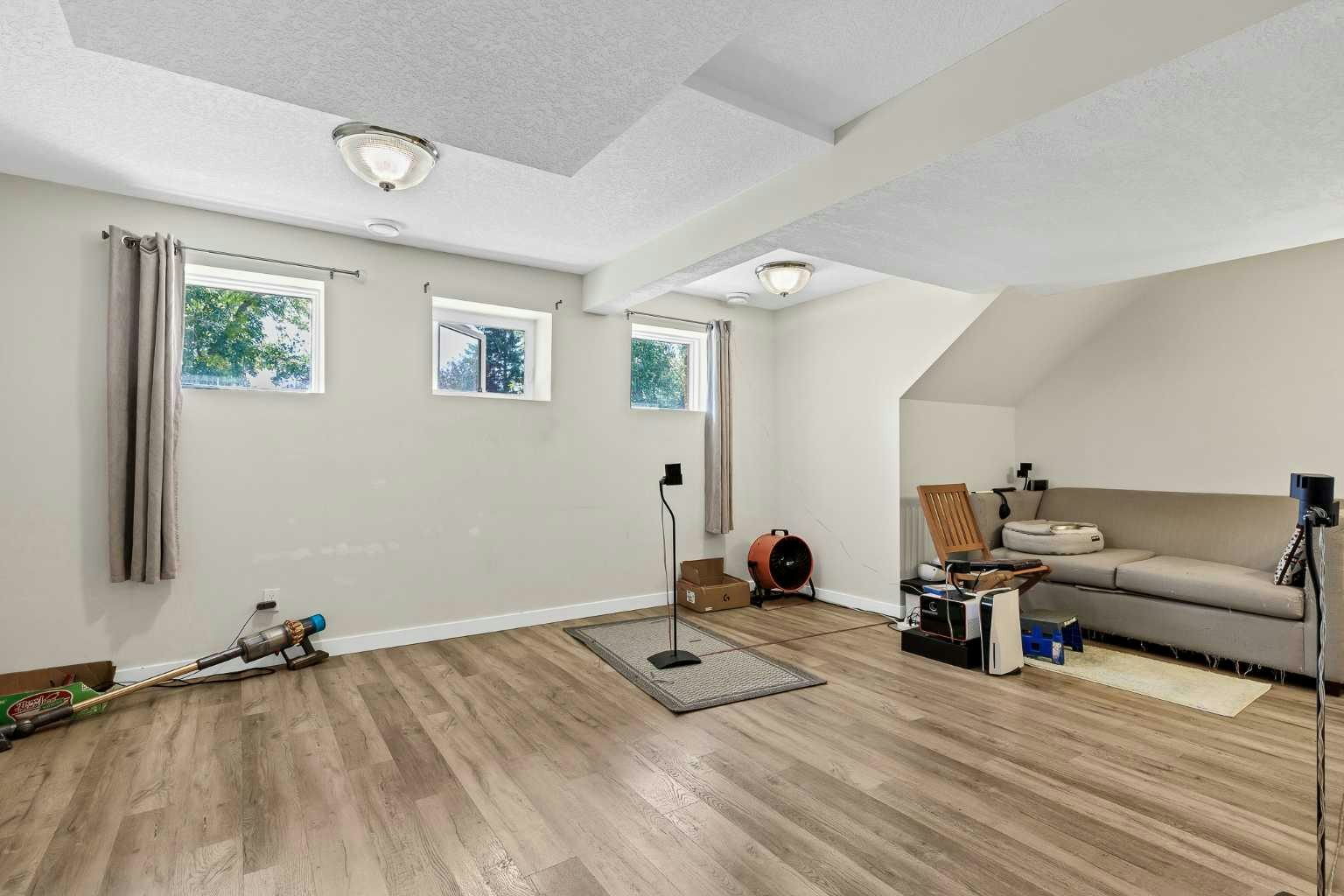 1230 Berkley Drive NW, Calgary, AB, T3K 1S9 - 16