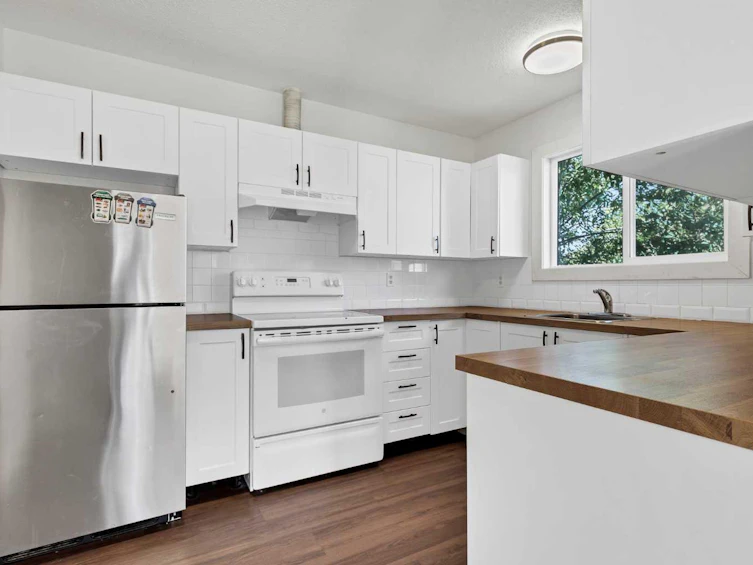 1230 Berkley Drive NW, Calgary, AB, T3K 1S9 - 5