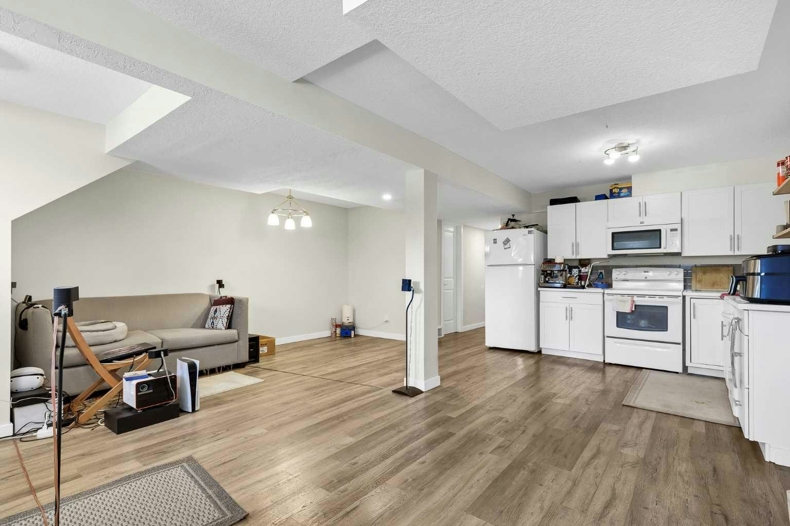 1230 Berkley Drive NW, Calgary, AB, T3K 1S9 - 17