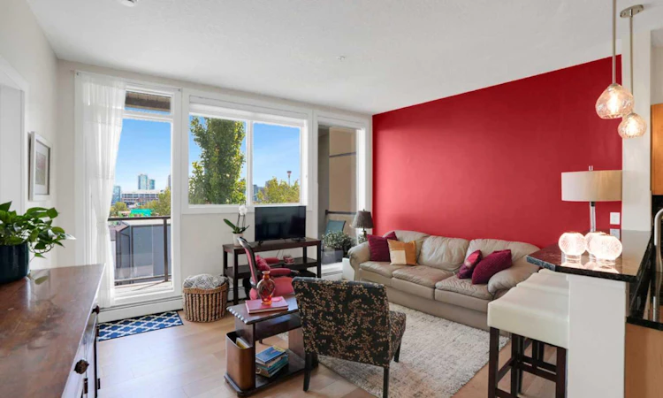205-540 5 Avenue NE