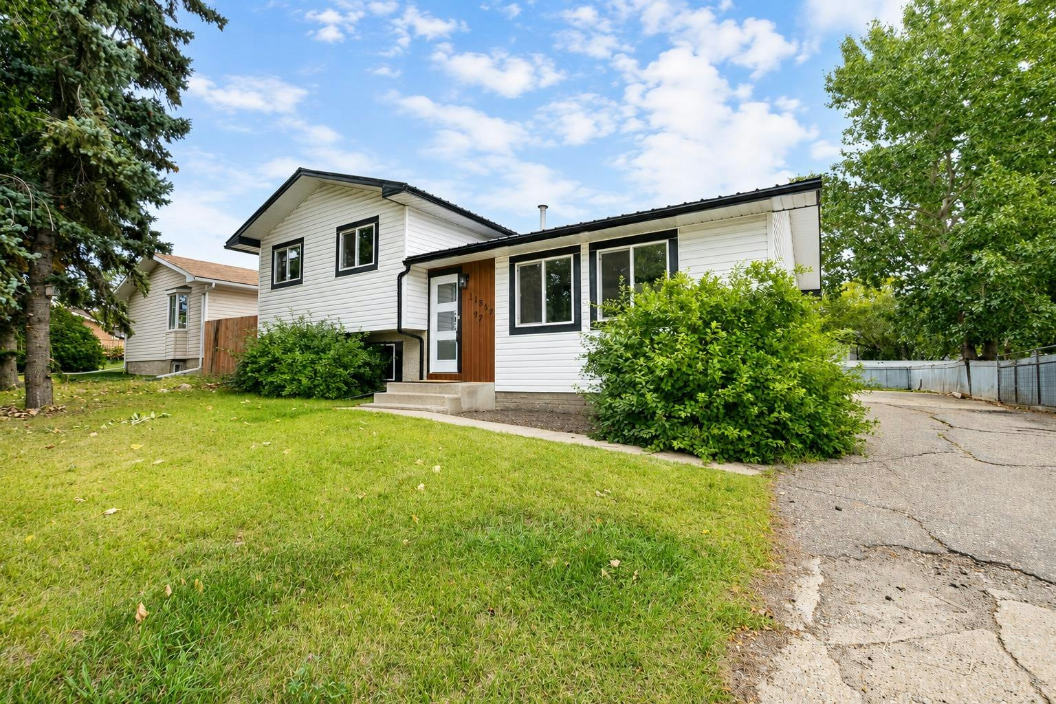 11809 97 Street, Grande Prairie, AB, T8V 3R4