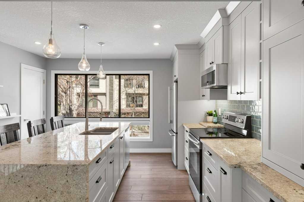 3929 Point Mckay Road NW, Calgary, AB, T3B 4V7