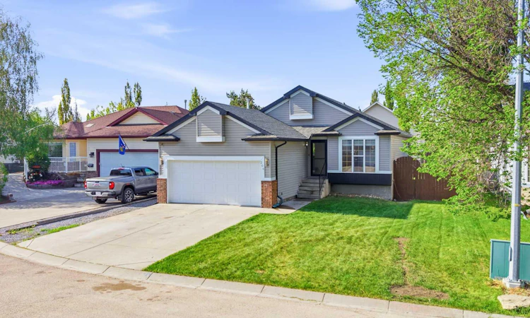 206 Highwood Village Place NW