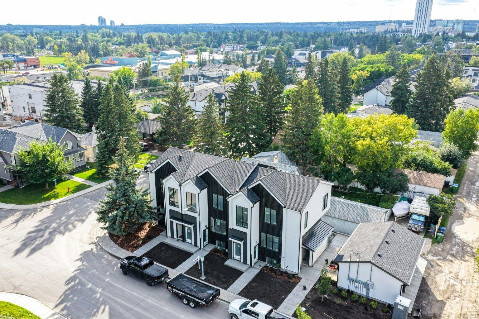 1903B 17 Street NW, Calgary, AB, T2M 5B4