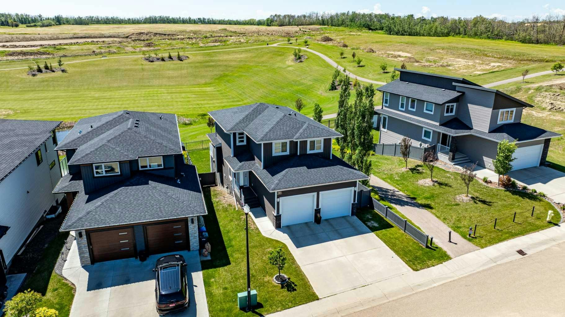 19 Vanveller Way, Sylvan Lake, AB, T4S 0M4