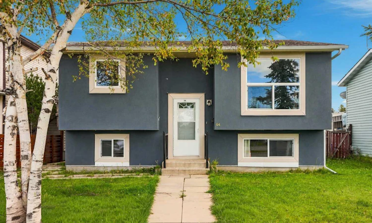 64 Castlebrook Rise NE