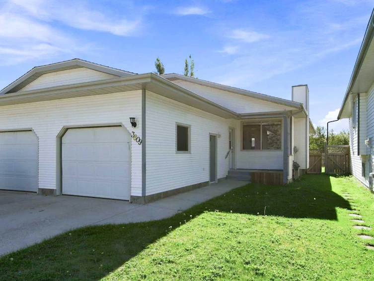3809 50 Avenue, Sylvan Lake, AB, T4S 1B6