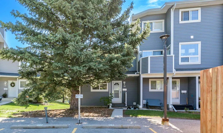 76-200 Shawnessy Drive SW