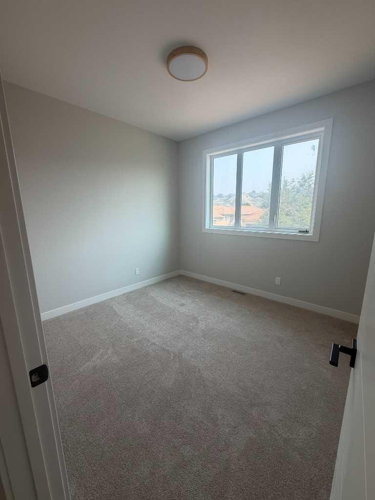 377 Canyon Boulevard W, Lethbridge, AB, T1K 6V2 - 4