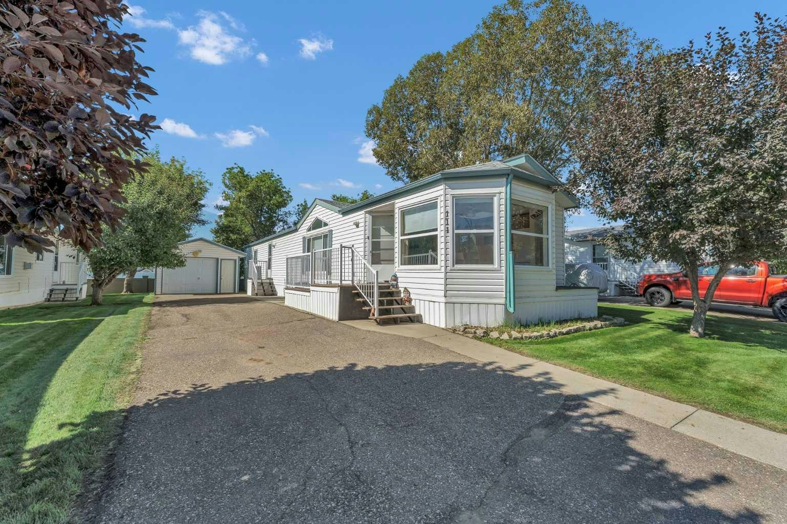 111-1600 Strachan Road SE, Medicine Hat, AB, T1B 4M3