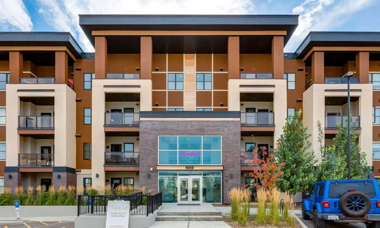 1203-81 Arbour Lake View NW