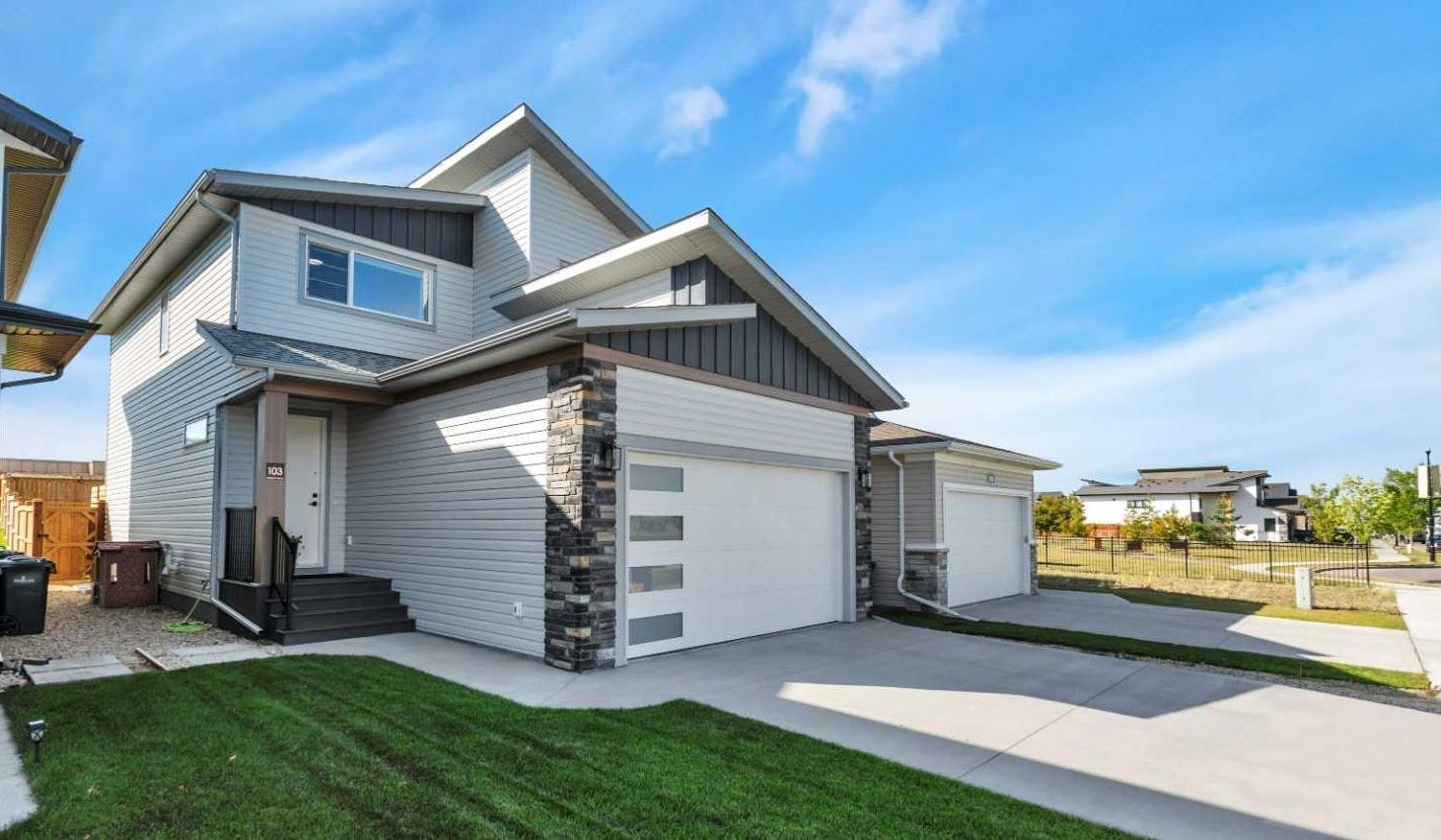103 Crestview Boulevard, Sylvan Lake, AB, T4S 0V8
