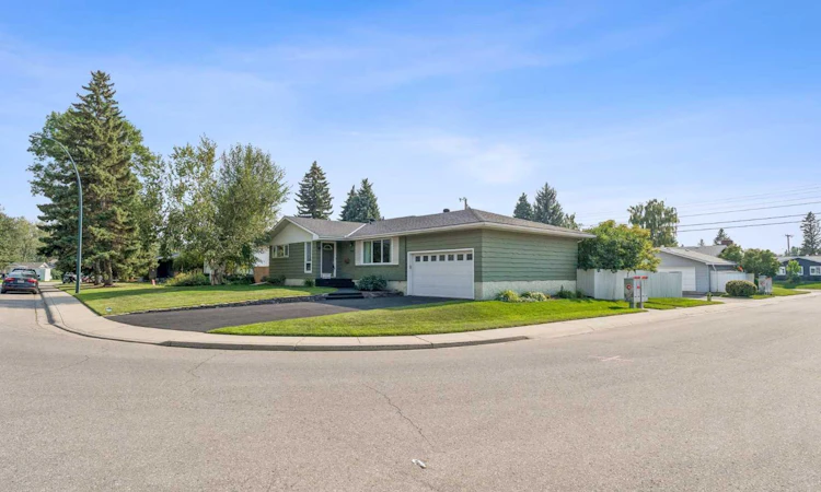 10719 Mapleshire Crescent SE